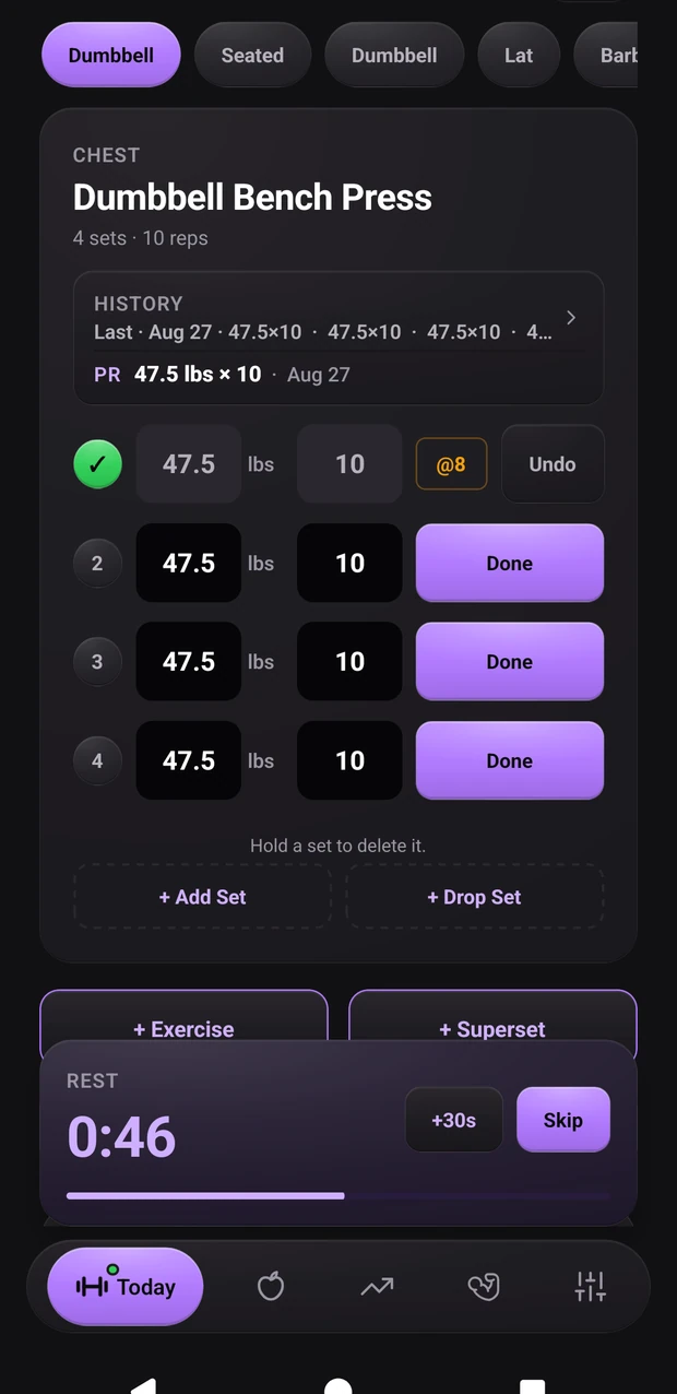 A set being logged at 47.5 for 10, rated at 8, with the rest timer counting.